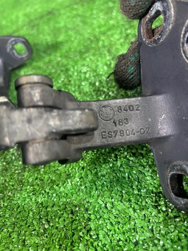 Петля багажника BMW X5 Е53 M57 306D2 2005 - миниатюра 2