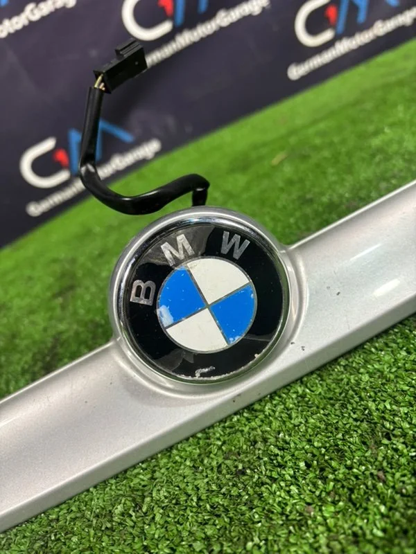 Планка подсветки номера BMW 3 E46 CABRIO M54B22 - миниатюра 2