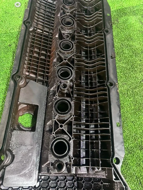 Клапанная крышка ДВС BMW 5 E39 206S4 M52B20TU 1999 - миниатюра 8