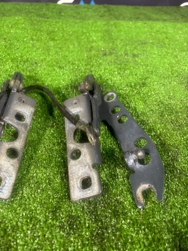 Петли капота BMW 5 E39 TOURING 286S2 M52B28 2000 - миниатюра 3
