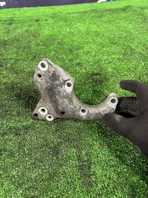 Кронштейн насоса ГУР BMW X5 Е53 M57 306D2 2005 - миниатюра 6