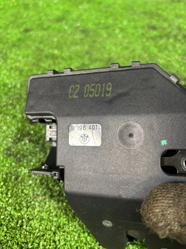 Замок багажника BMW 3 E46 КУПЭ 256S5 M54B25 2005 - миниатюра 3