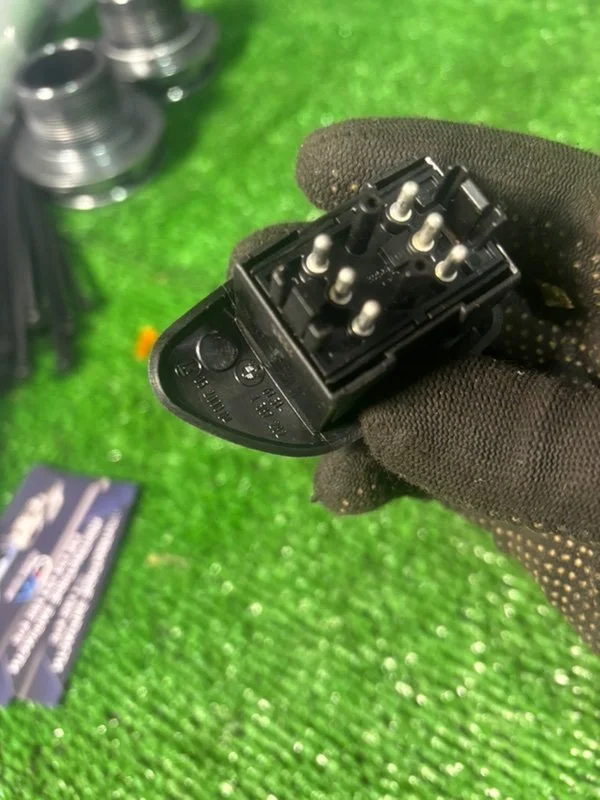 Кнопка регулировки зеркал BMW 3 E36 256S3 M52B25 - миниатюра 4