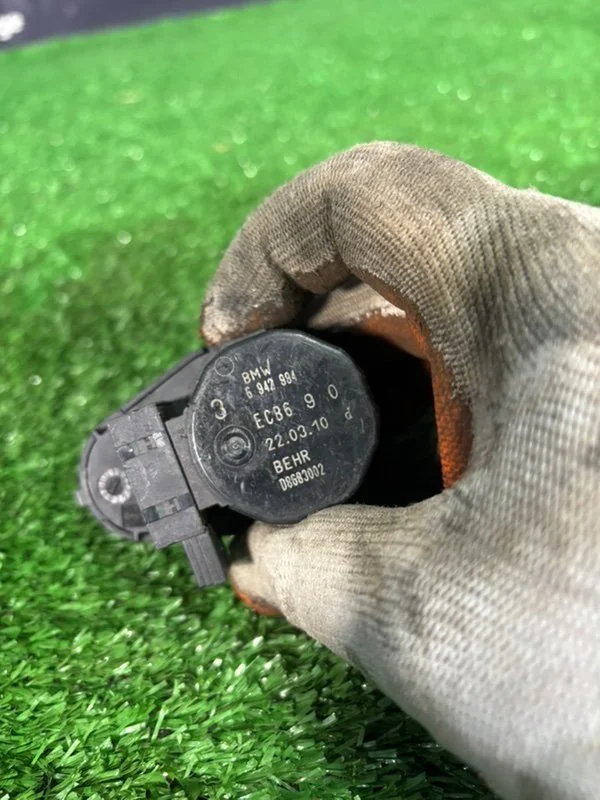 Сервопривод заслонка печки BMW 5 E61 N62B44 n62b44 - миниатюра 2