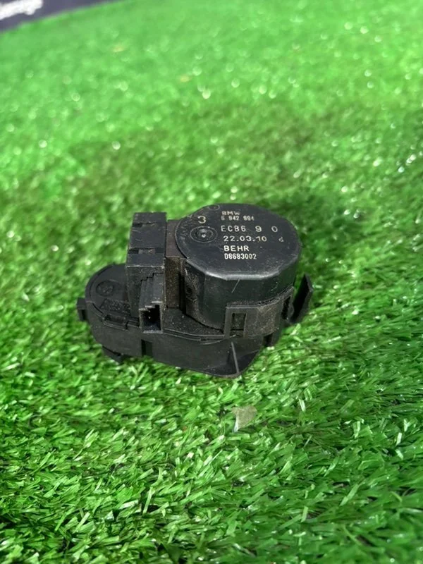 Сервопривод заслонка печки BMW 5 E61 N62B44 n62b44 - миниатюра 3