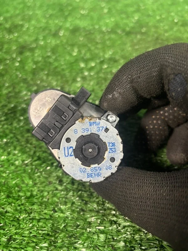 Сервопривод заслонка печки BMW 3 E36 256S3 M52B25 - миниатюра 2