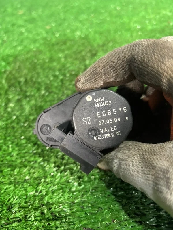 Сервопривод заслонка печки BMW 5 E39 M54B25 2001 - миниатюра 2