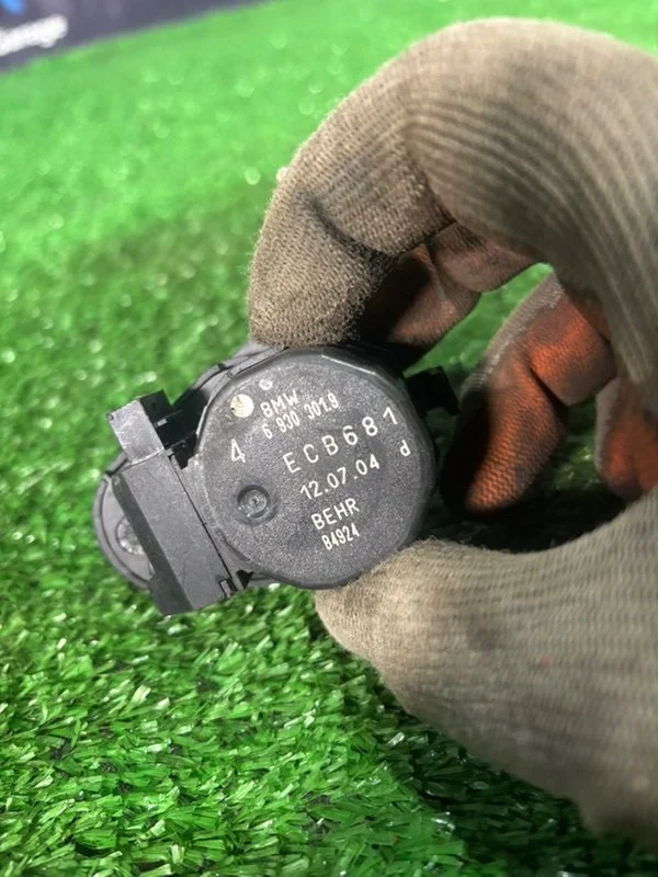 Сервопривод заслонка печки BMW 5 E61 N62B44 n62b44 - миниатюра 2
