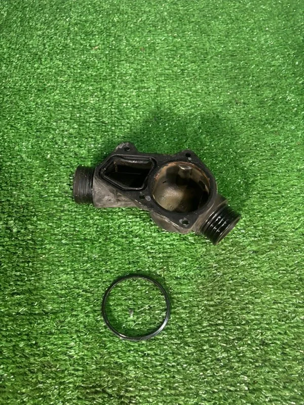 Корпус термостата BMW 3 E36 256S3 M52B25 1997 - миниатюра 4