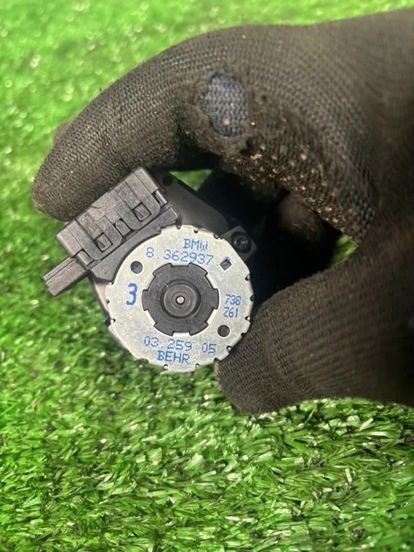Сервопривод заслонка печки BMW 3 E36 256S3 M52B25 - миниатюра 2