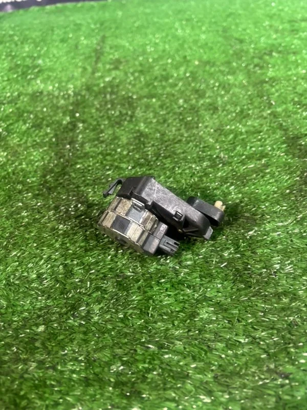 Сервопривод заслонка печки BMW 5 E34 M50B25 1994 - миниатюра 3