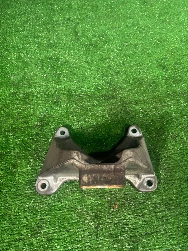 Кронштейн КПП BMW 5 E60 M57 306D3 2006 - миниатюра 4