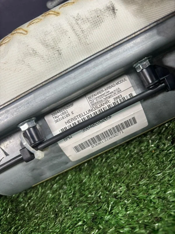 Подушка безопасности в торпедо BMW X5 E53 M54B30 - миниатюра 2