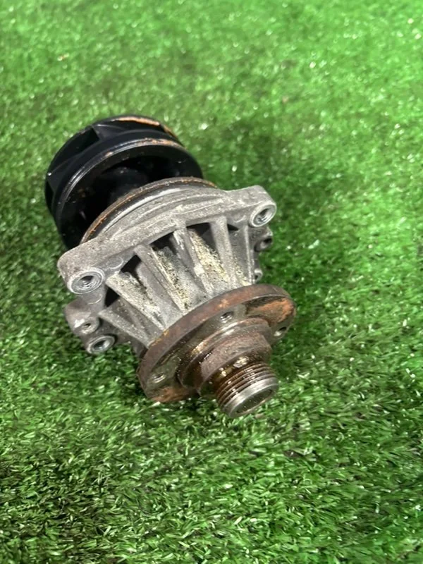 Помпа водяная BMW 5 E39 256S3 M52B25 1997 - миниатюра 5