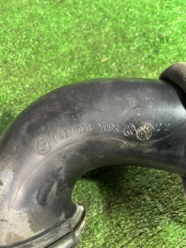 Всасывающий патрубок BMW 5 E39 256S3 M52B25 1997 - миниатюра 5