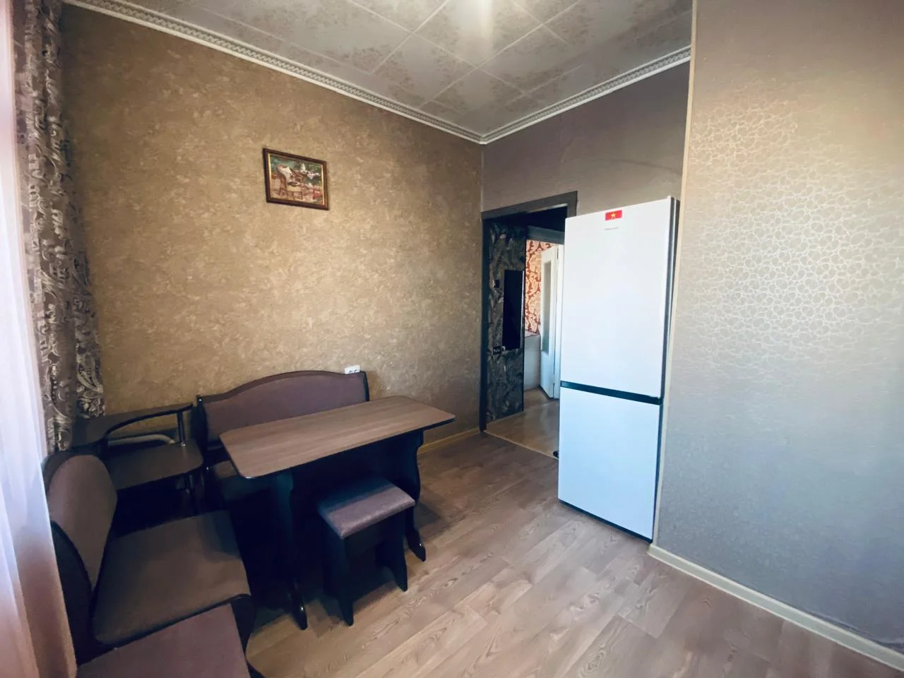Продаётся светлая 1-комнатная квартира в центре Нерюнгри (ул. Ленина) - миниатюра 5