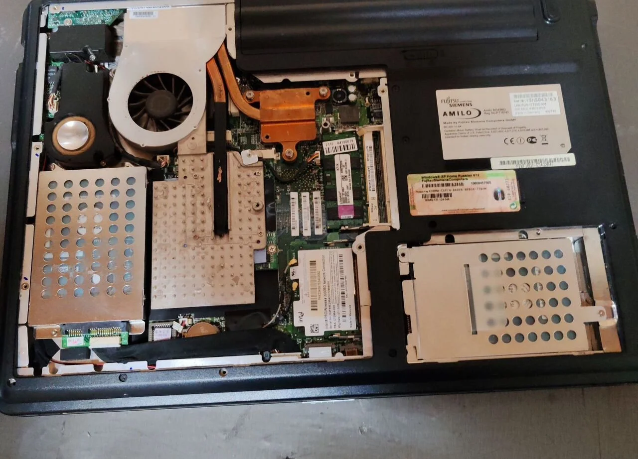 Ноутбук Fujitsu Siemens Amilo M3438G (Germany) - миниатюра 10