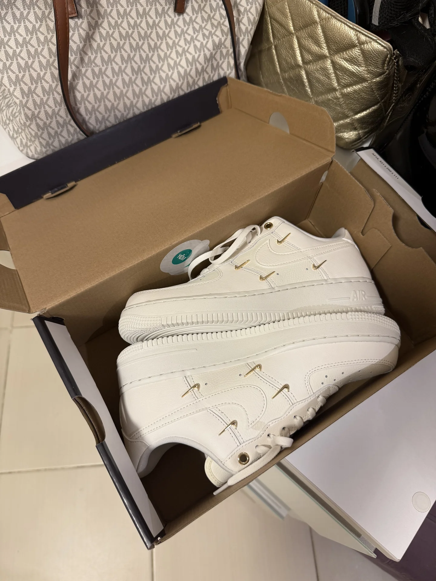 Кроссовки Nike Air - миниатюра 2