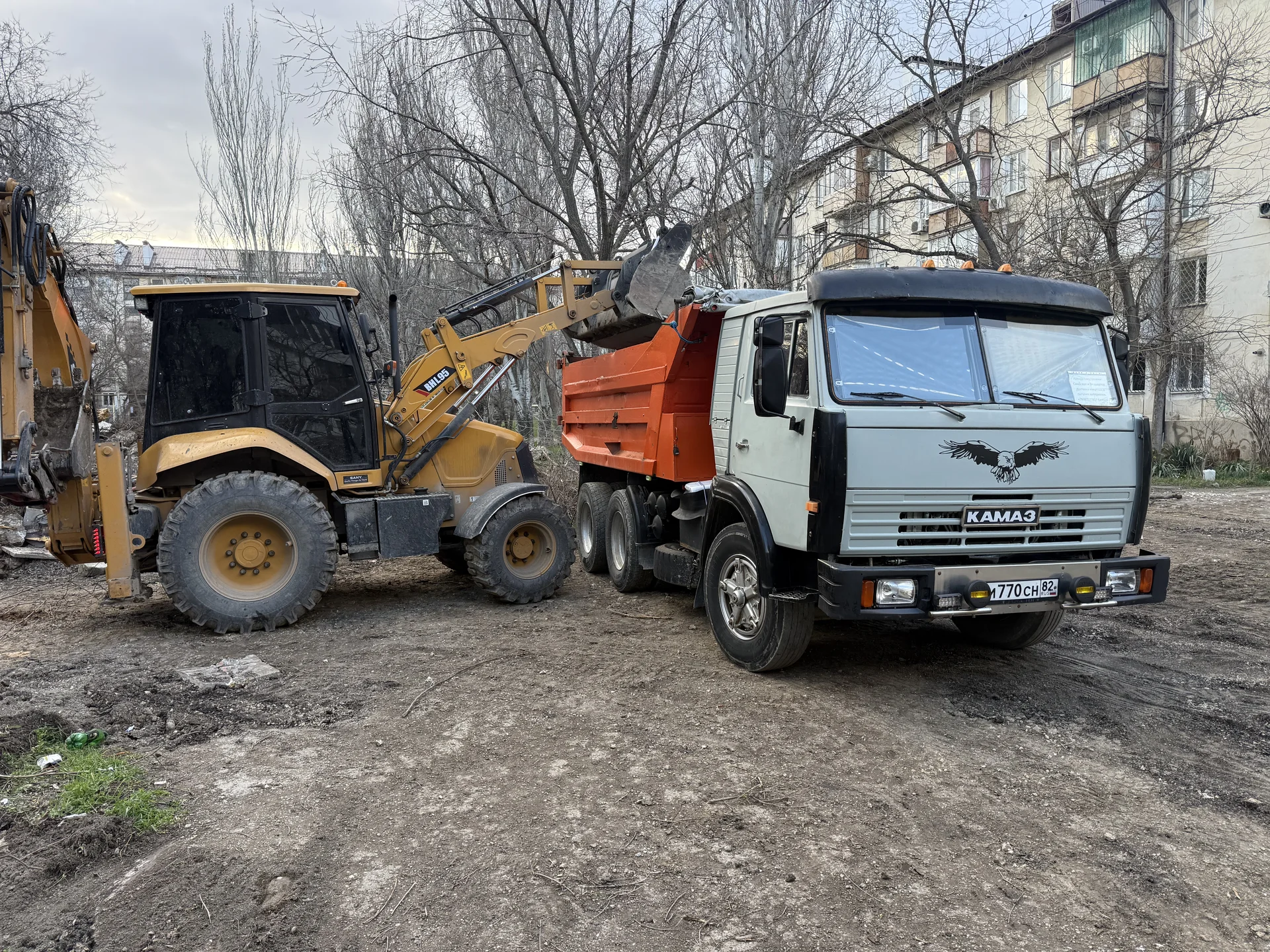 Аренда самосвала КамАЗ 10м3 - миниатюра 4