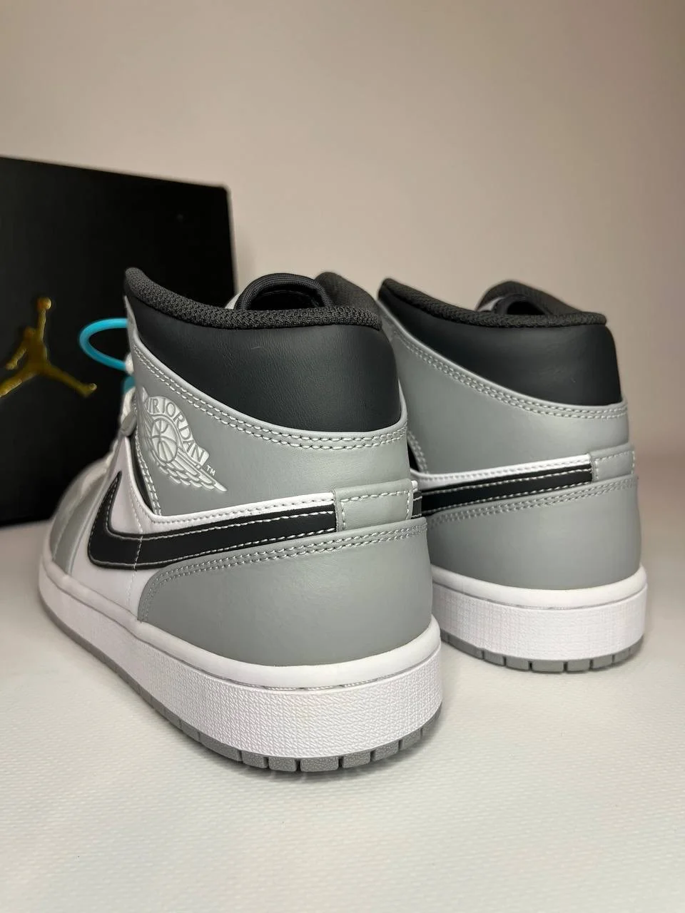 Air Jordan 1 mid "Light Smoke Grey" оригинал - миниатюра 3