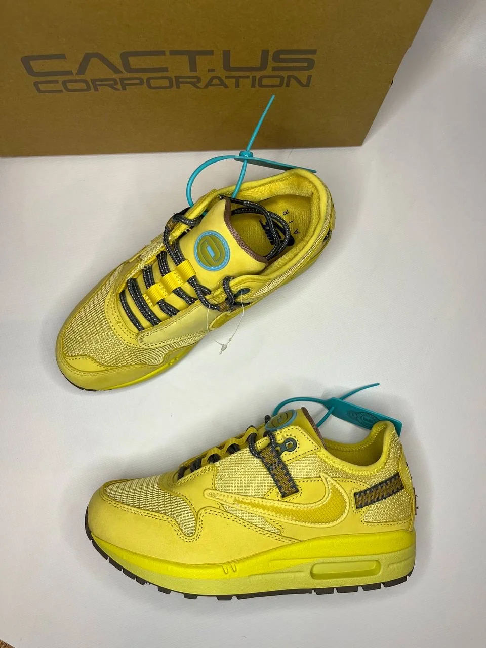 Travis Scott x Nike Air Max 1 "saturn gold" ориг - миниатюра 5