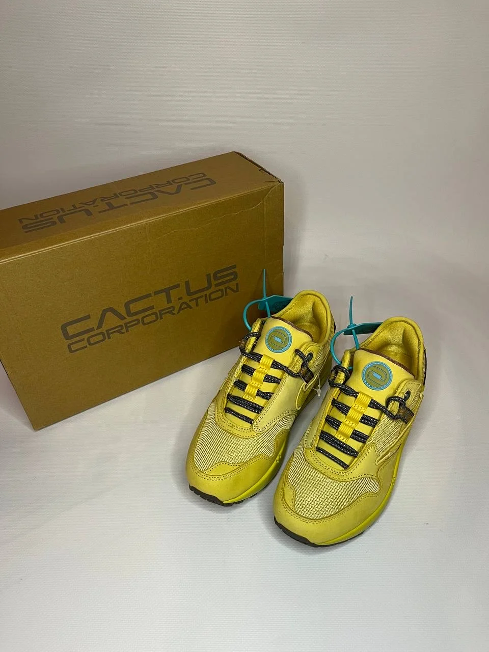 Travis Scott x Nike Air Max 1 "saturn gold" ориг - миниатюра 6