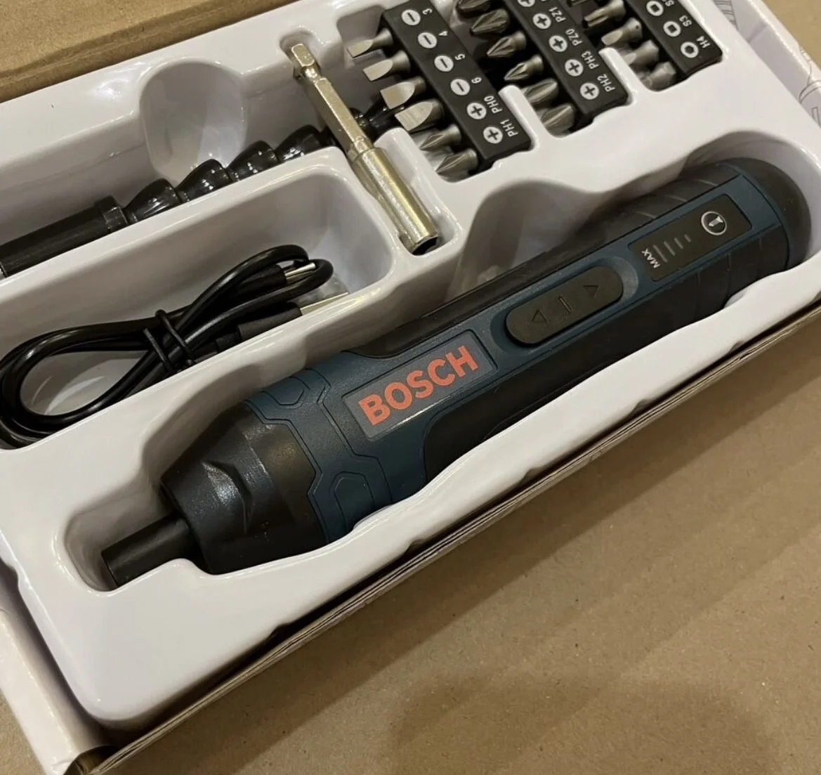 Отвертка Bosch аккумуляторная - миниатюра 2