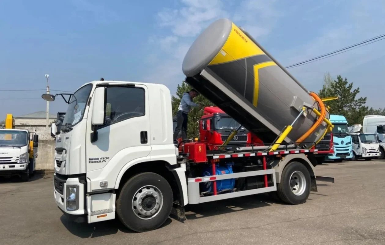 ИЛОСОС на шасси ISUZU 4х2 GIGA 205 л.с. объём бочки 10 куб.м. - изображение 1