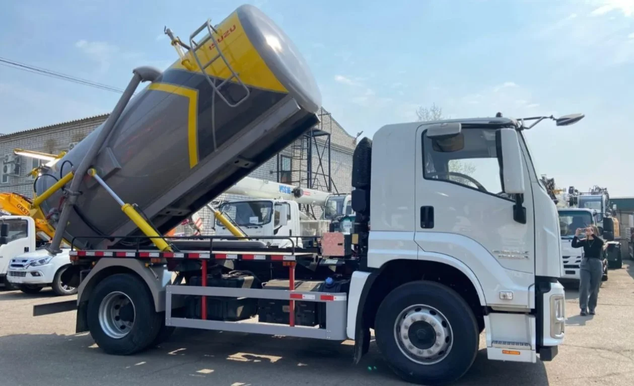 ИЛОСОС на шасси ISUZU 4х2 GIGA 205 л.с. объём бочки 10 куб.м. - миниатюра 2