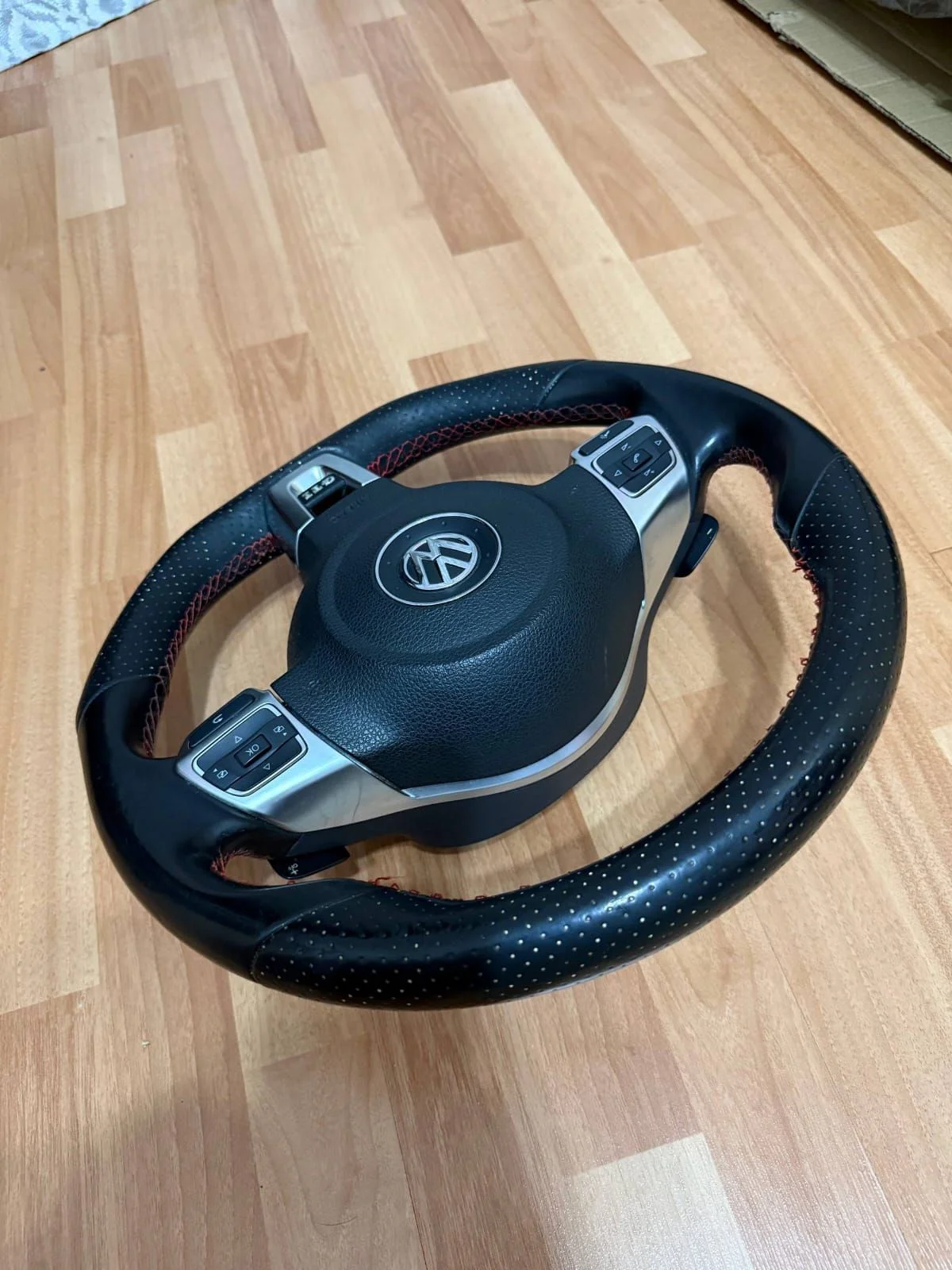 Руль Volkswagen GTI - миниатюра 5