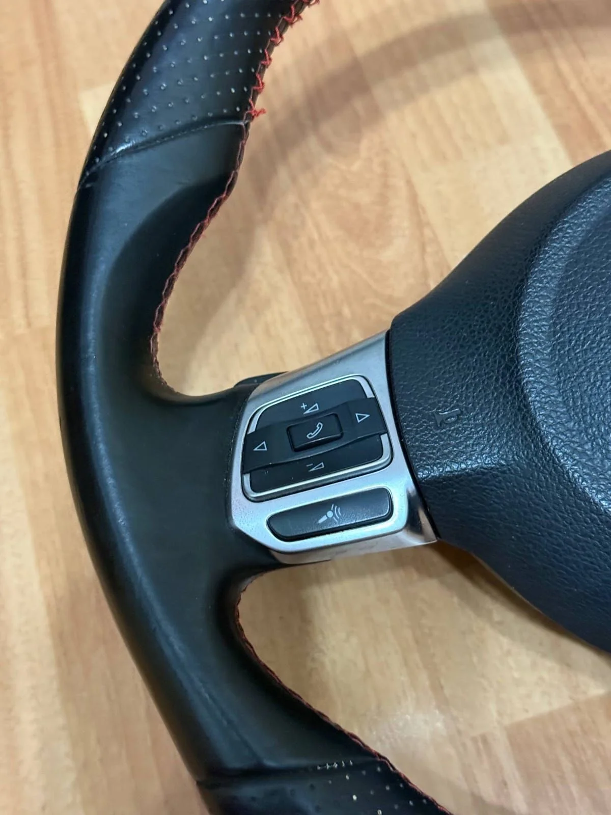 Руль Volkswagen GTI - миниатюра 9