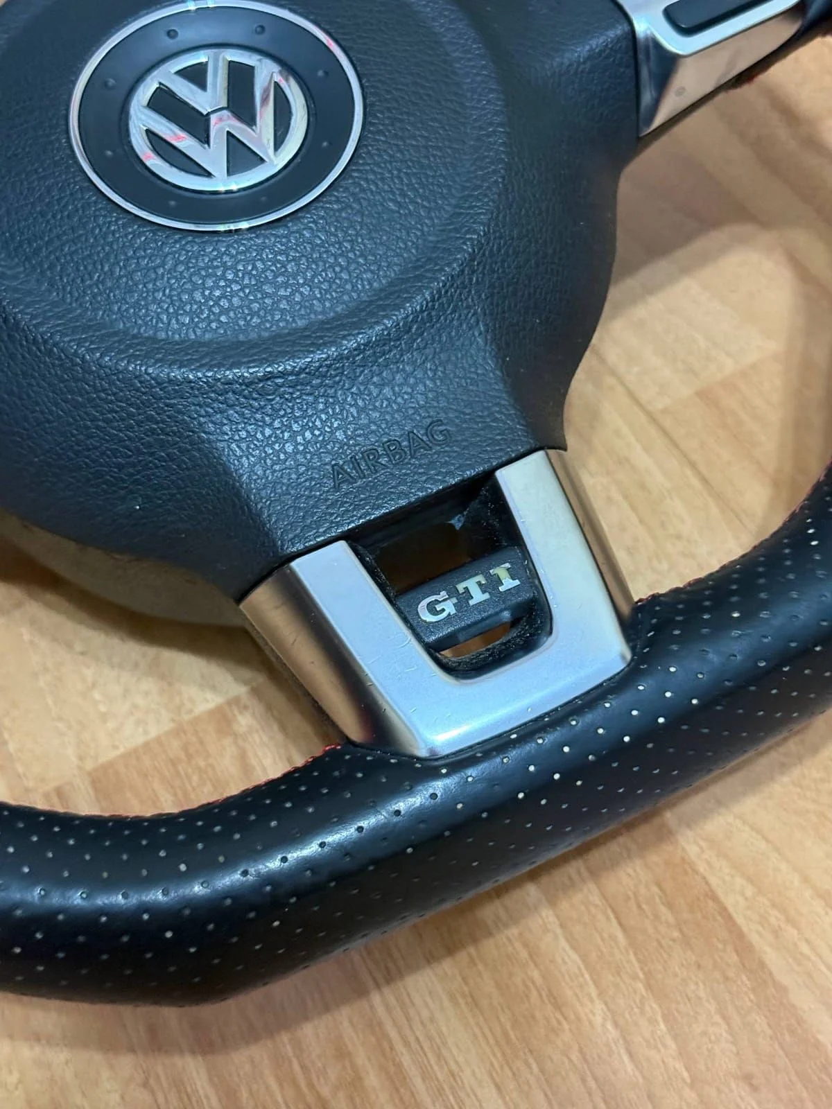 Руль Volkswagen GTI - миниатюра 10