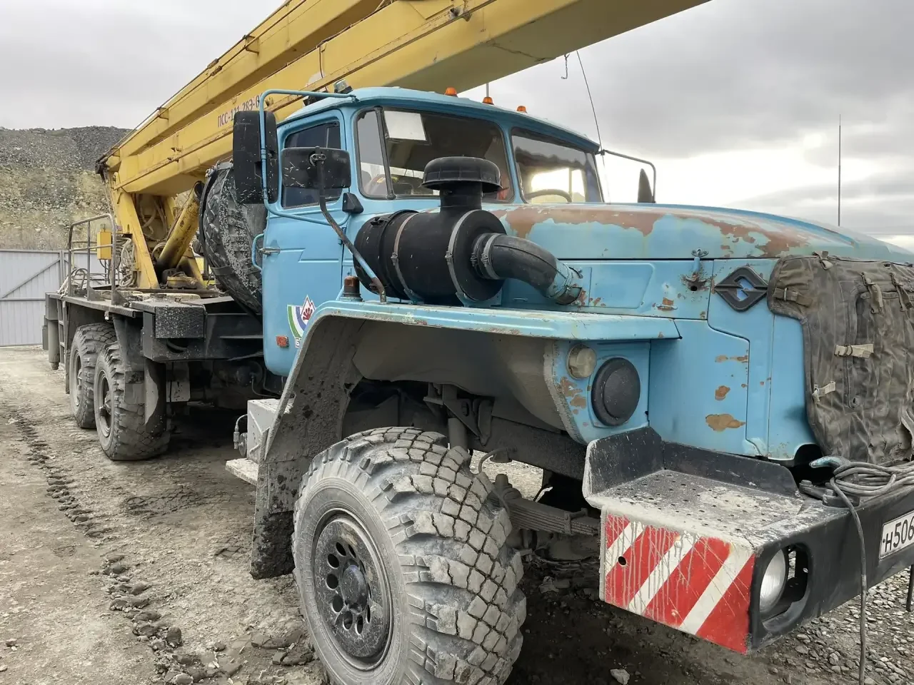 Автовышка Урал 28м - миниатюра 2