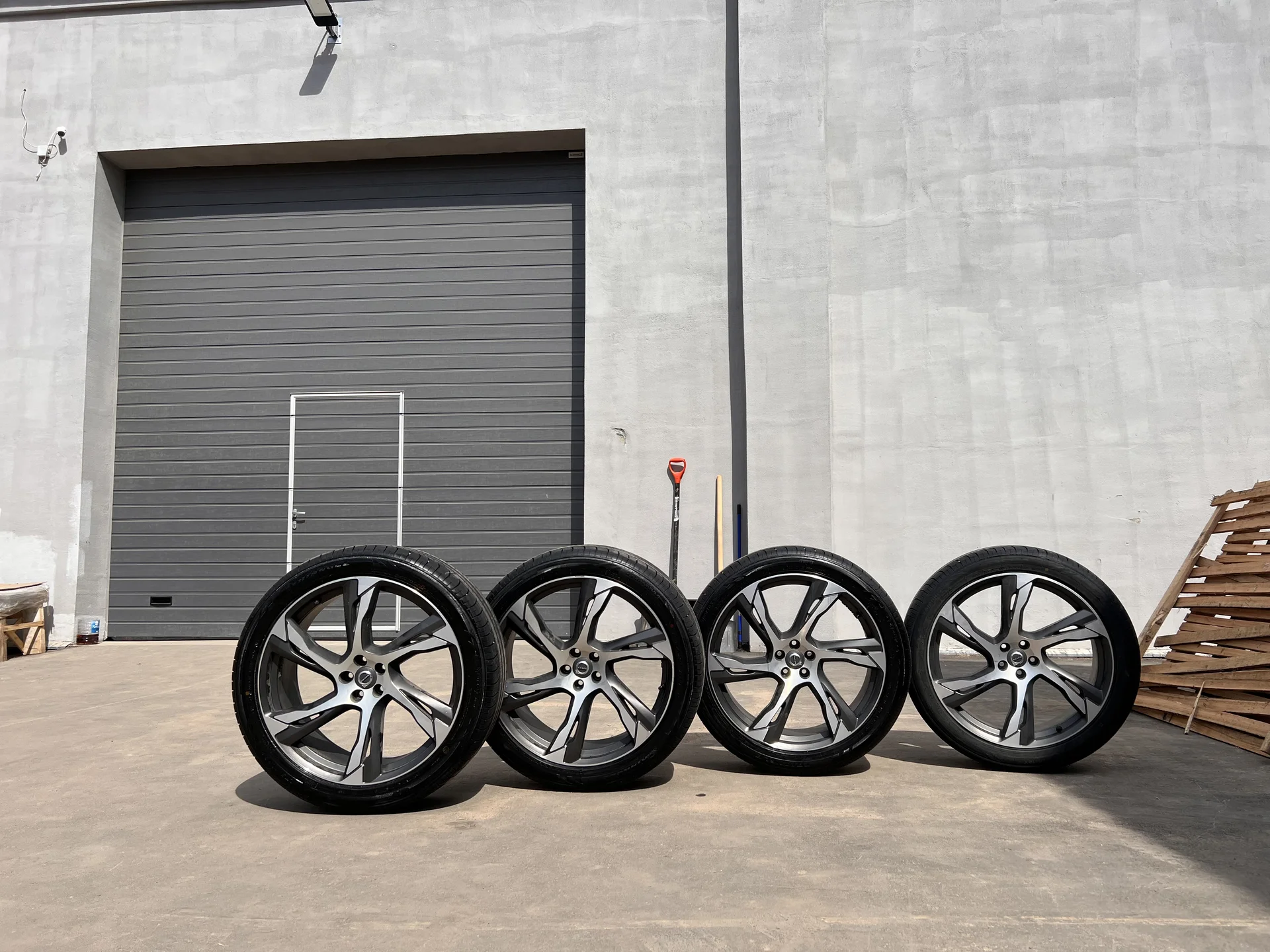 Диски Volvo xc 90 R-design 275/40 R22 - миниатюра 2