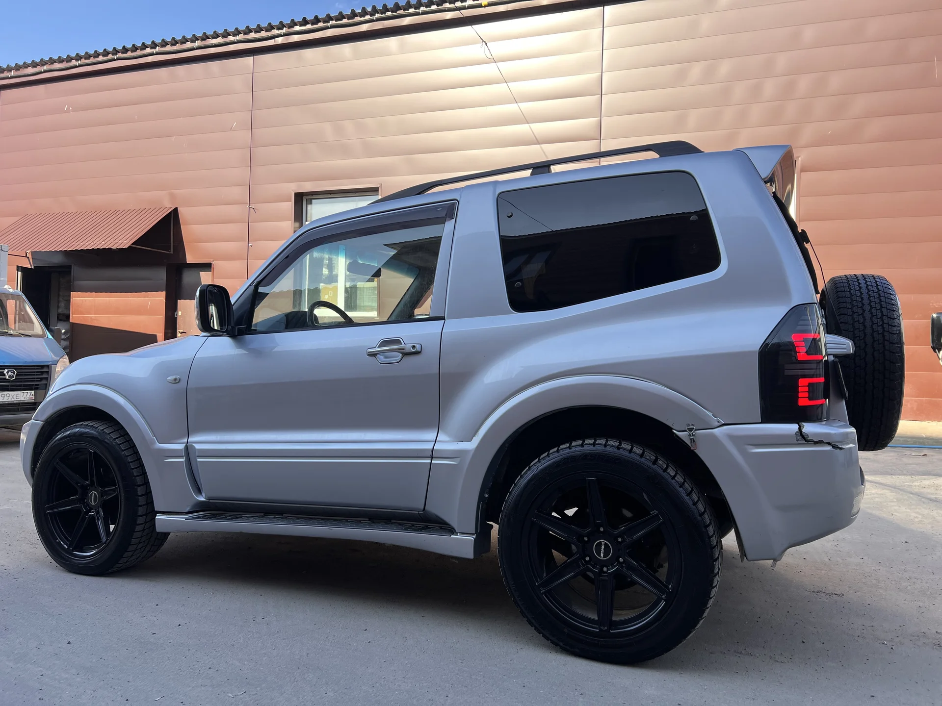 Mitsubishi pajero - миниатюра 12