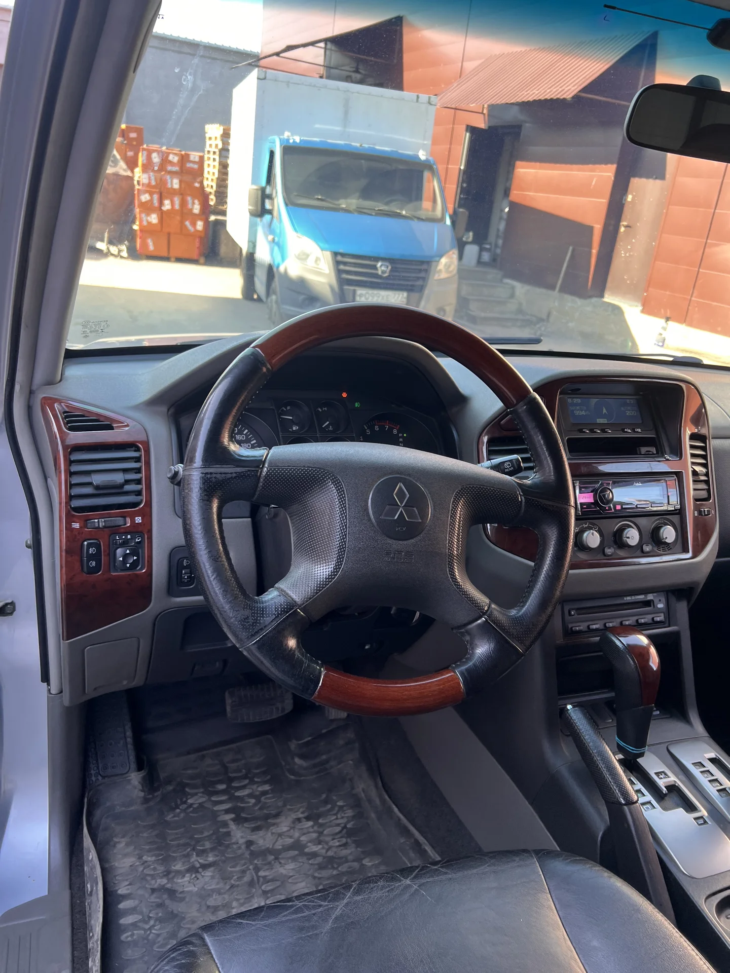 Mitsubishi pajero - миниатюра 17