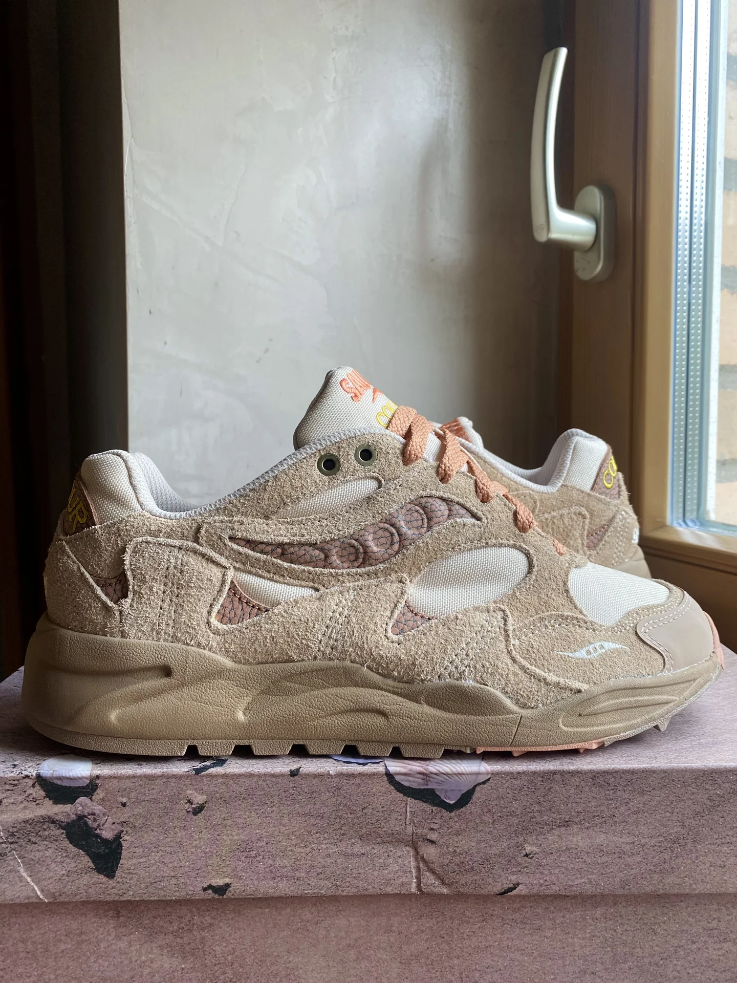 Кроссовки Saucony Grid Shadow 2 43eu/9,5us - изображение 1