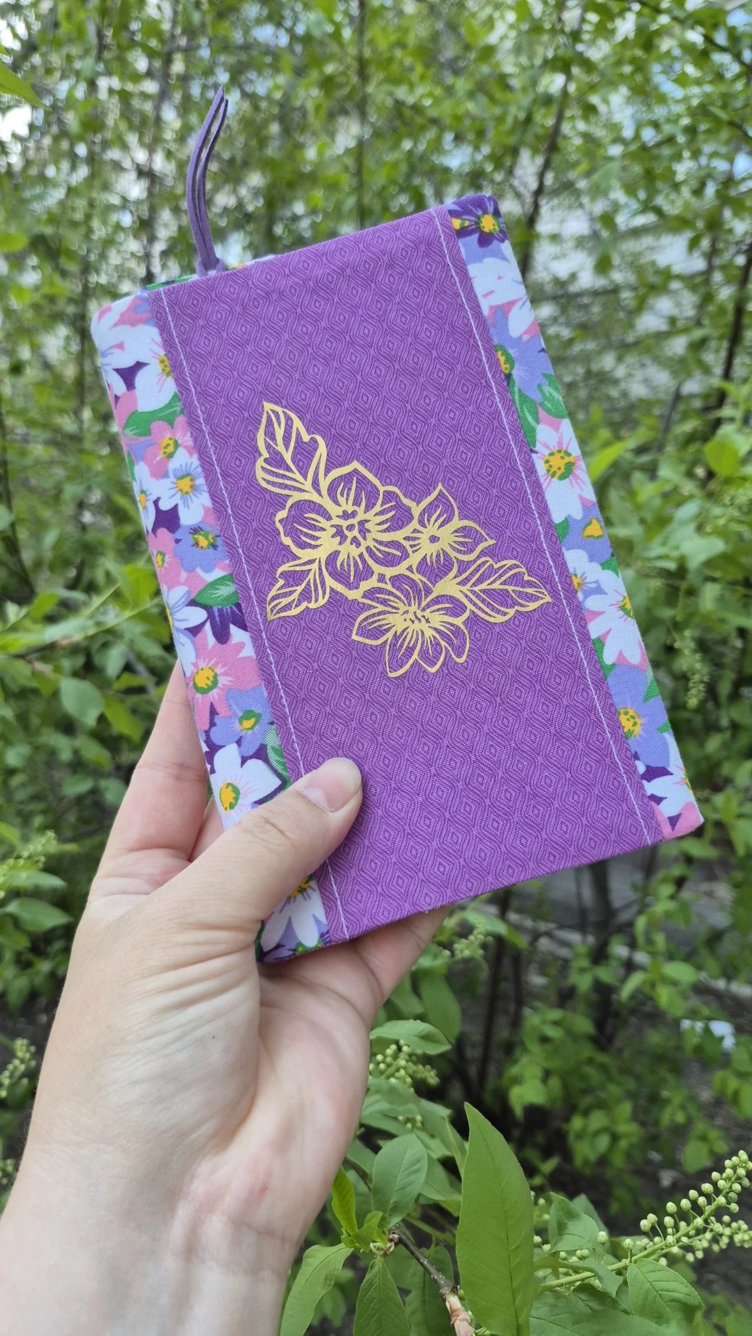 Комплект из обложки для книги и закладки. Подарок книголюбу - изображение 1