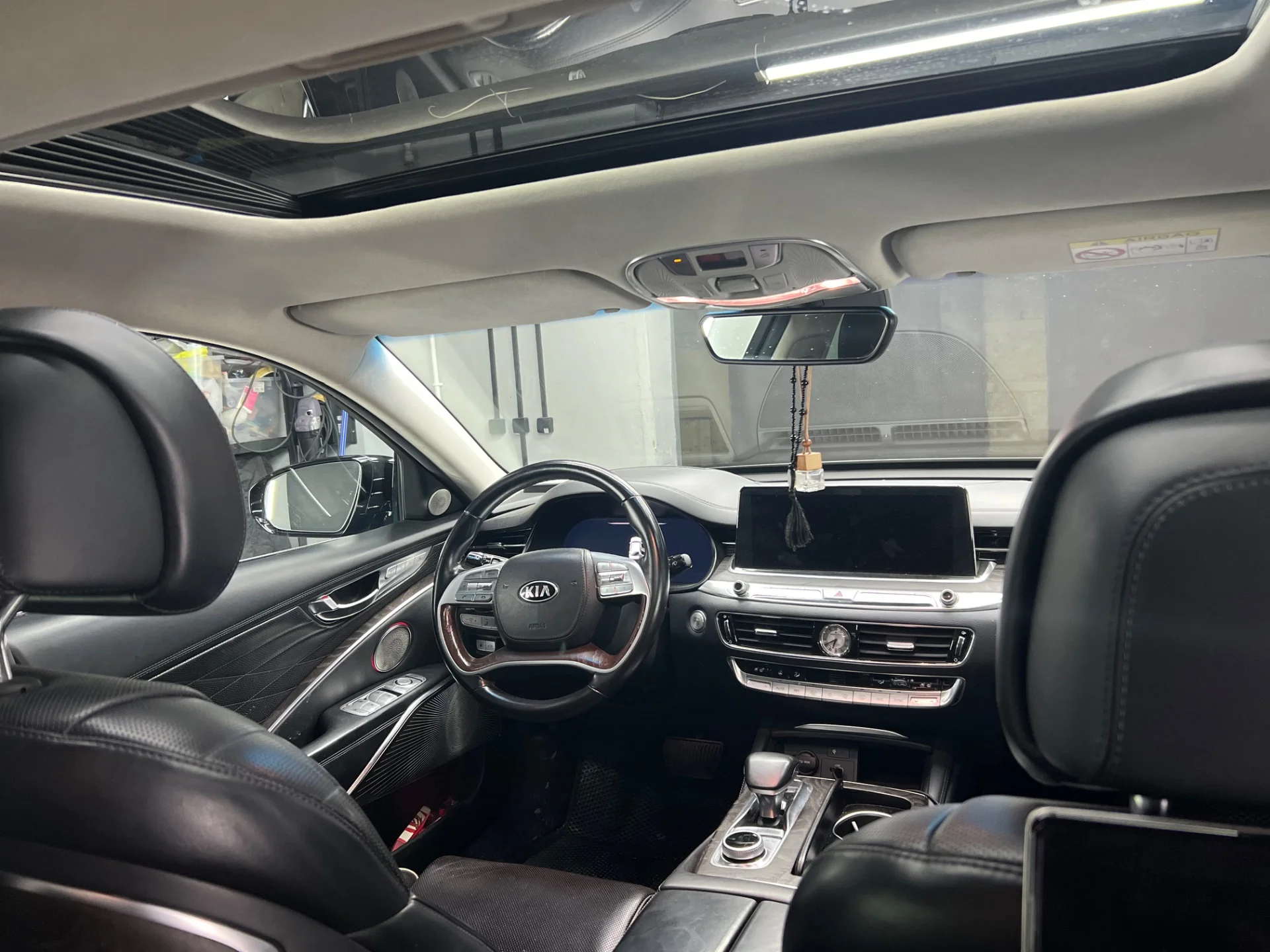 Kia K900 бизнес класс - миниатюра 2
