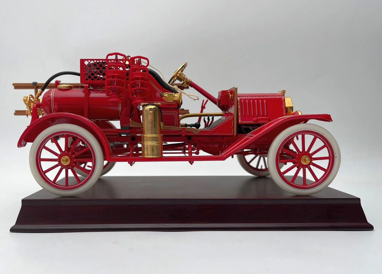 Коллекционная модель 1916 Model T Fire Engine - миниатюра 2