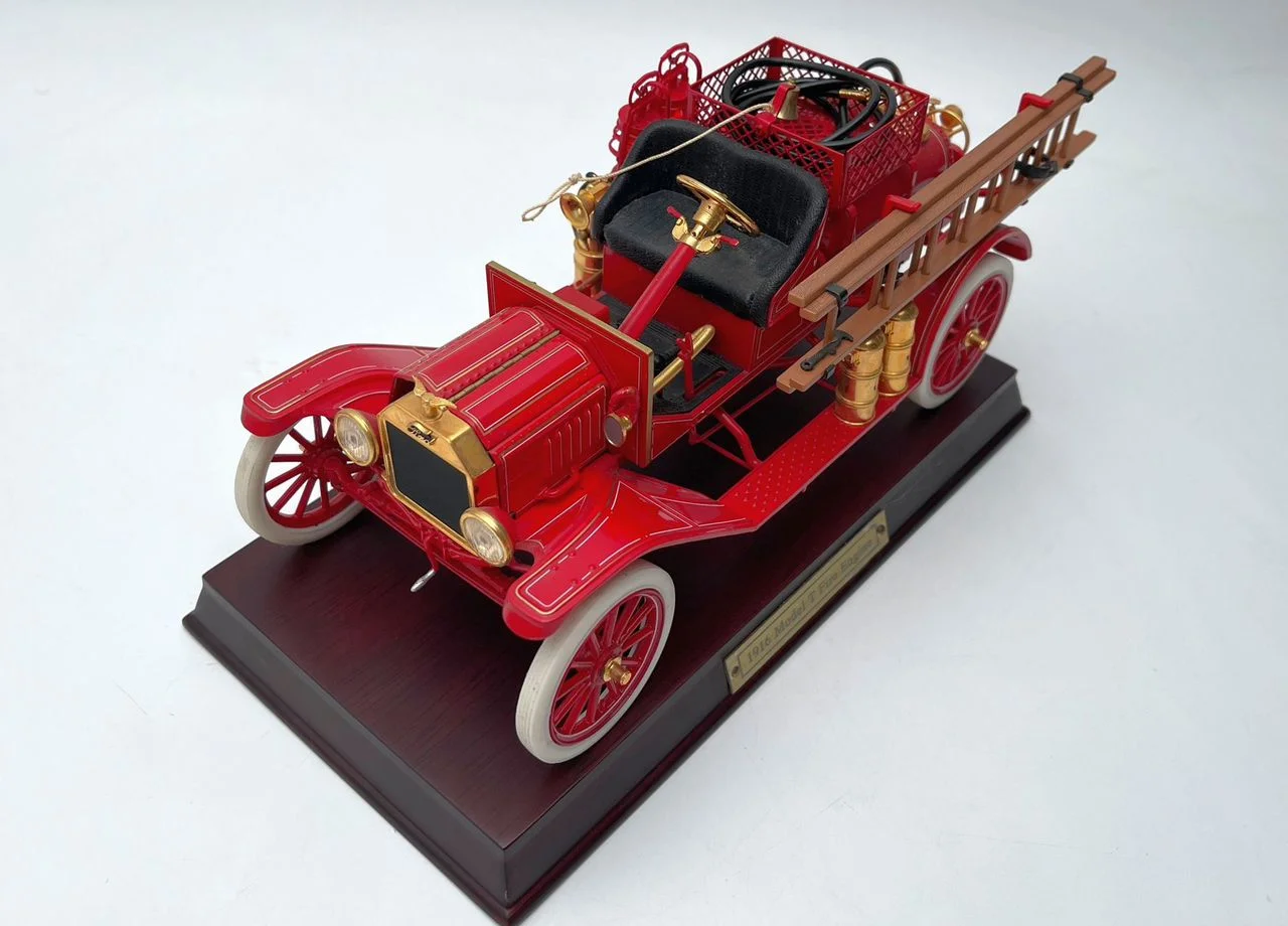 Коллекционная модель 1916 Model T Fire Engine - миниатюра 3