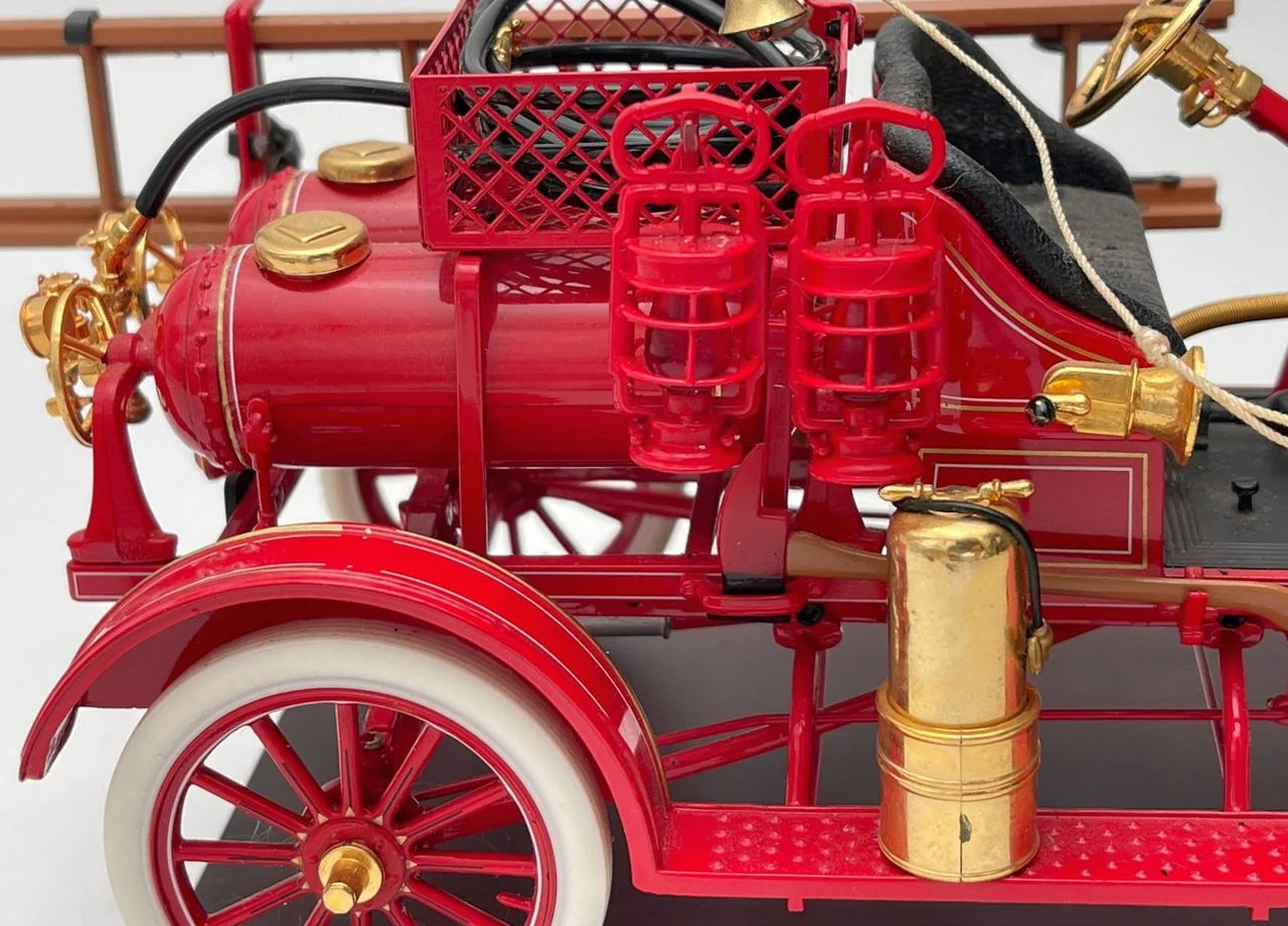 Коллекционная модель 1916 Model T Fire Engine - миниатюра 9