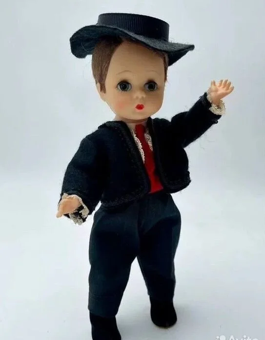 Винтажная кукла Madame Alexander Spanish Boy doll - миниатюра 4