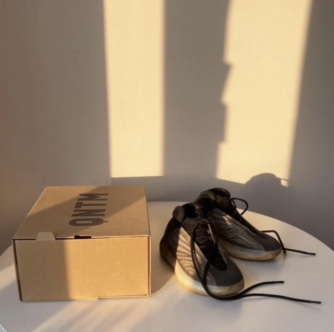 Кроссовки Adidas Yeezy Boost qntm Barium. Оригинал - миниатюра 2