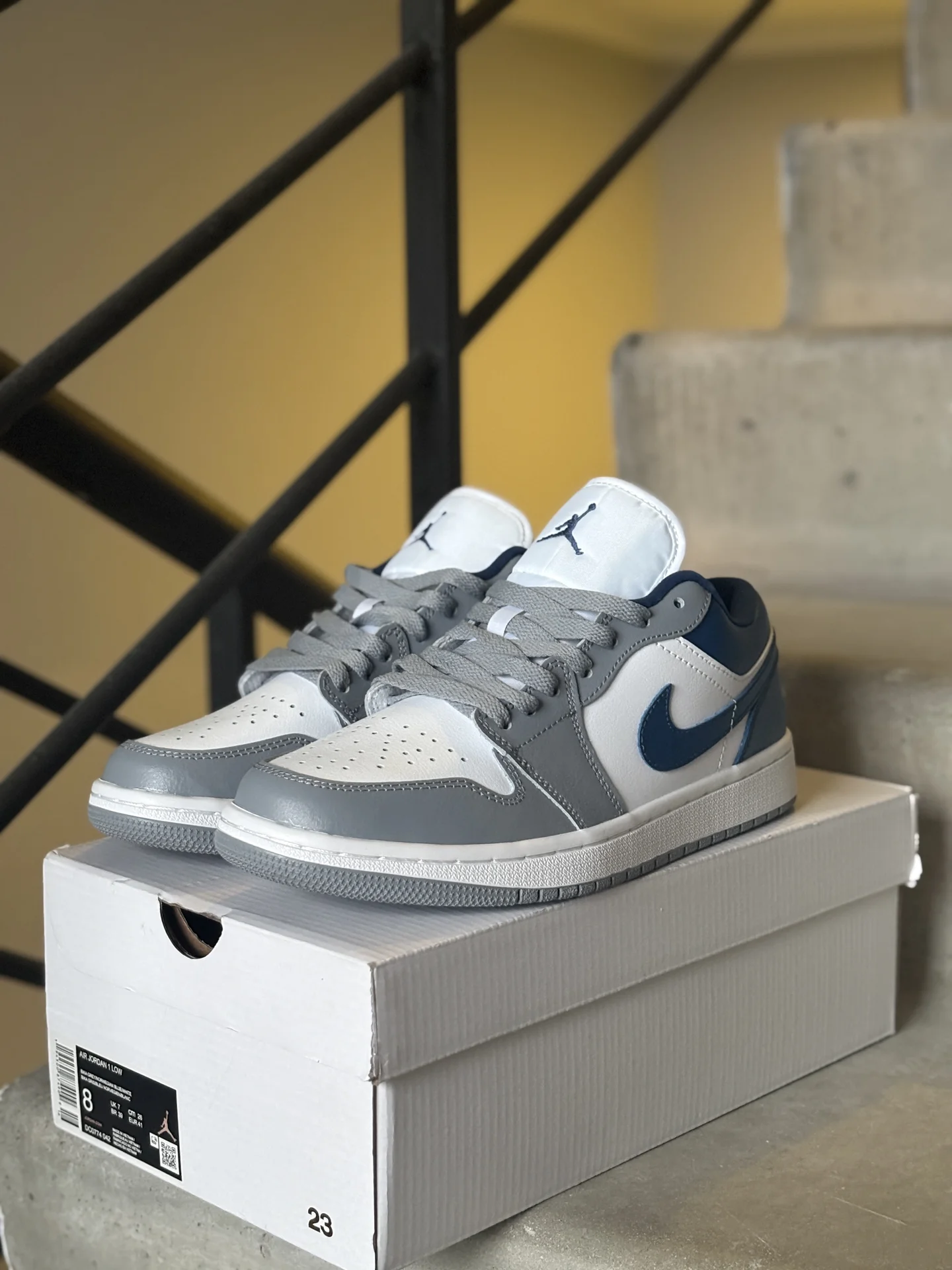 Nike Air Jordan 1 low Paris Blue - миниатюра 3