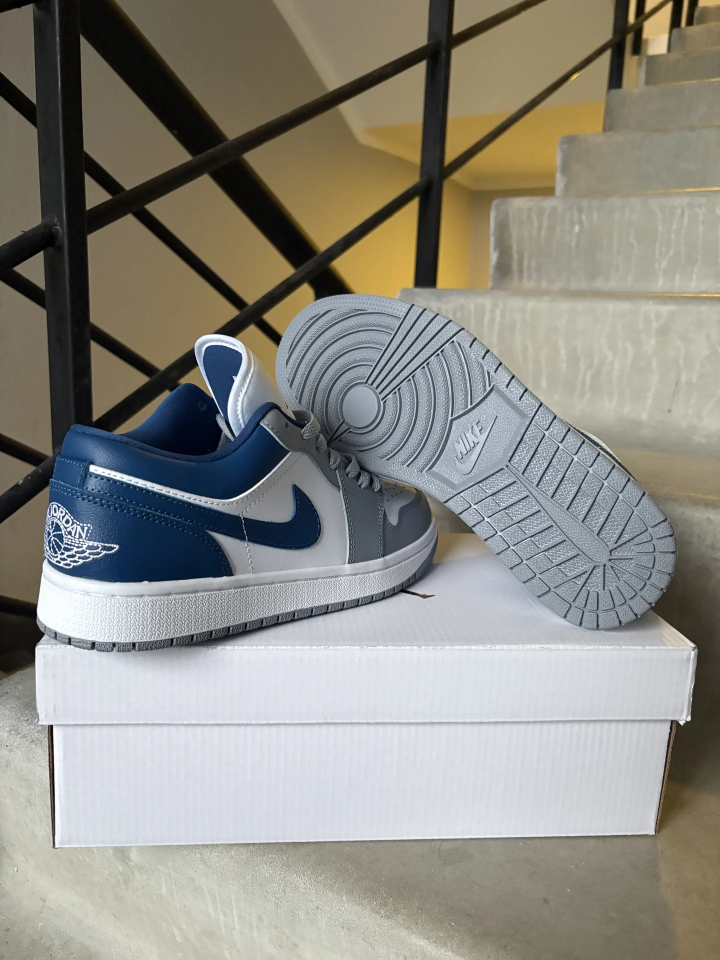 Nike Air Jordan 1 low Paris Blue - миниатюра 4