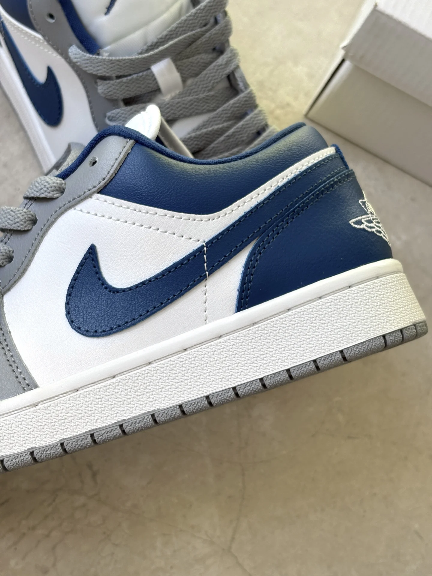 Nike Air Jordan 1 low Paris Blue - миниатюра 6