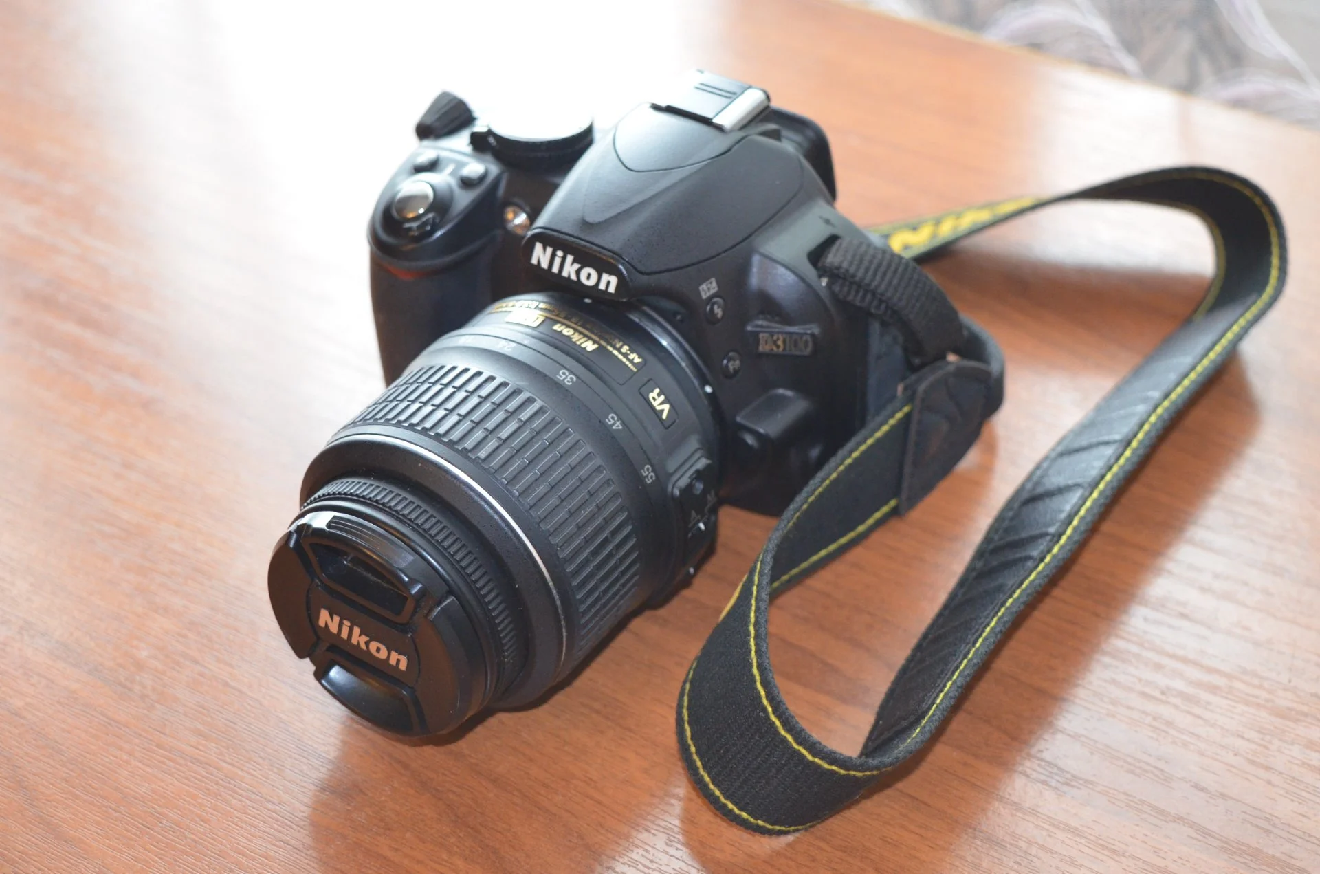 Фотоаппарат Nikon D3100 с зумом 18-55 мм - миниатюра 3