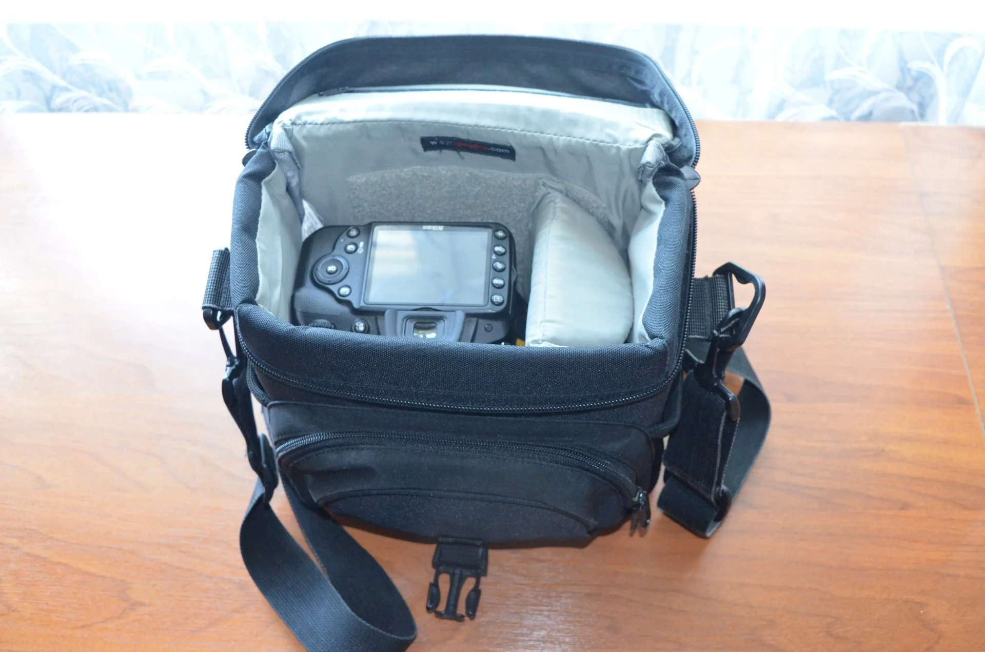 Фотосумка LowePro Nova 2 AW - миниатюра 4