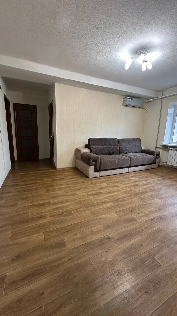 Продам 3 комнатную квартиру Донецк Ильича (район мед института) - изображение 1